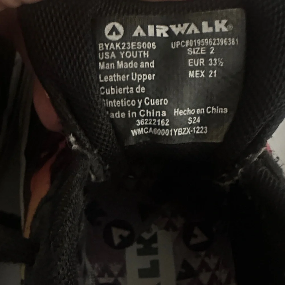 Airwalk Kids Black and Vibrant Palm Sneakers Size 2